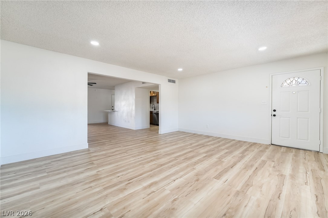 Photo 6 of 73, 3256 Brentwood Street