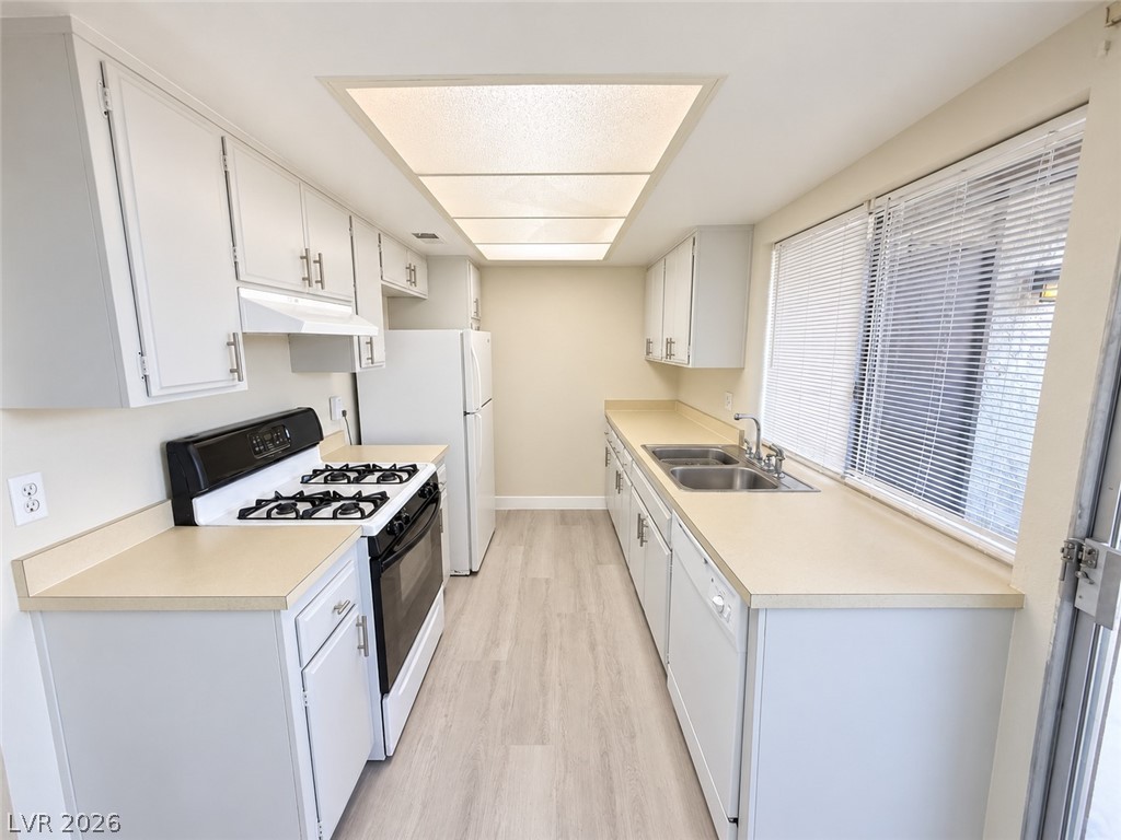 Photo 6 of 20, 3120 S Eastern Avenue #11