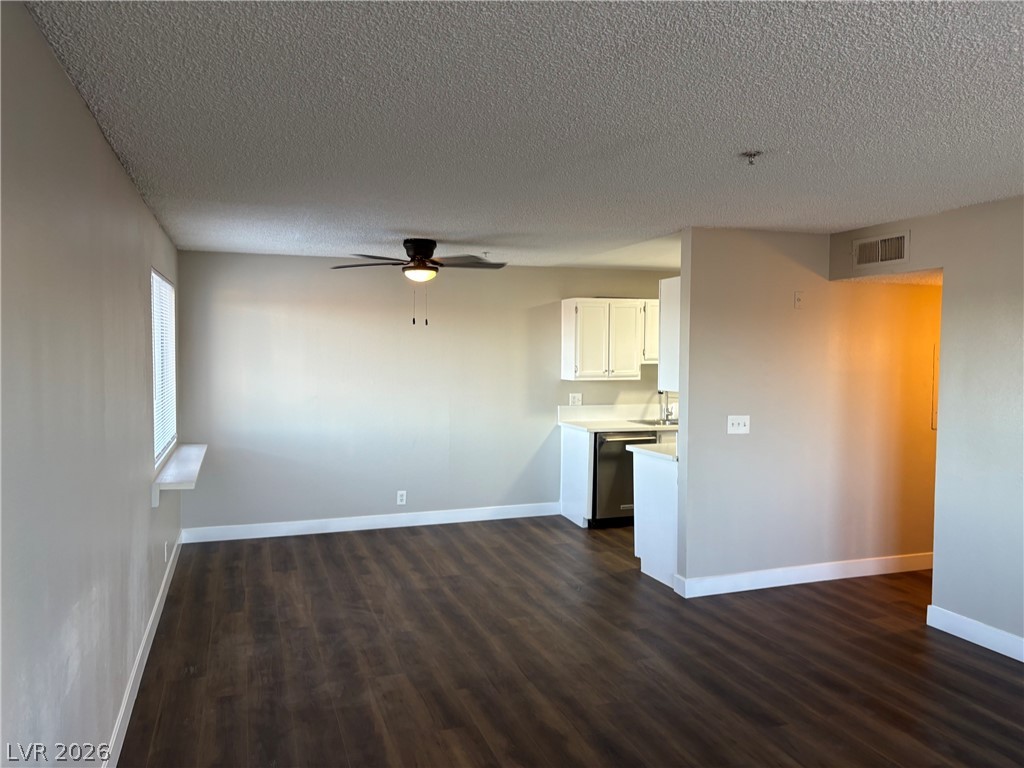 Photo 6 of 17, 1381 E University Avenue #207