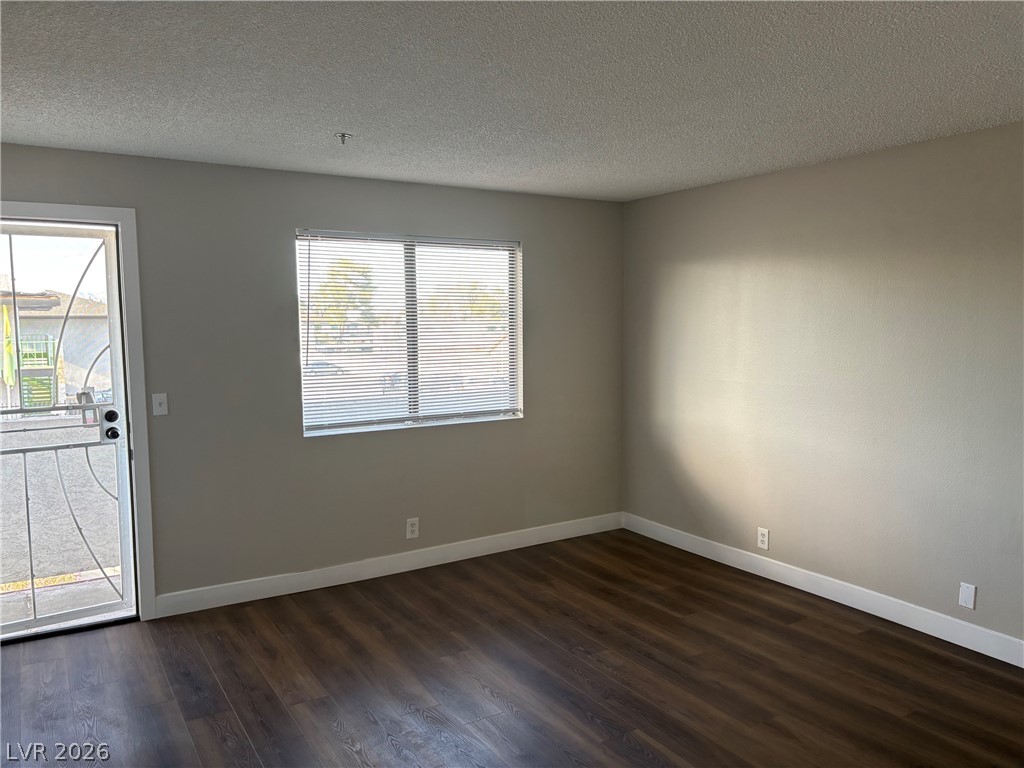 Photo 7 of 17, 1381 E University Avenue #207