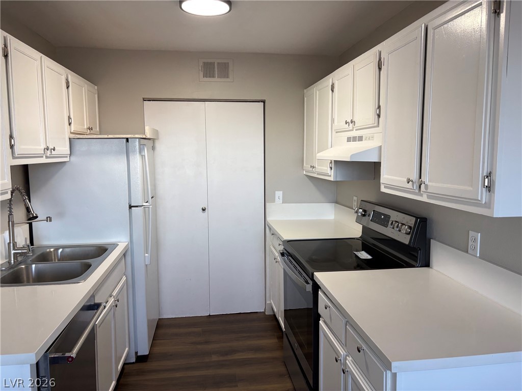 Photo 8 of 17, 1381 E University Avenue #207