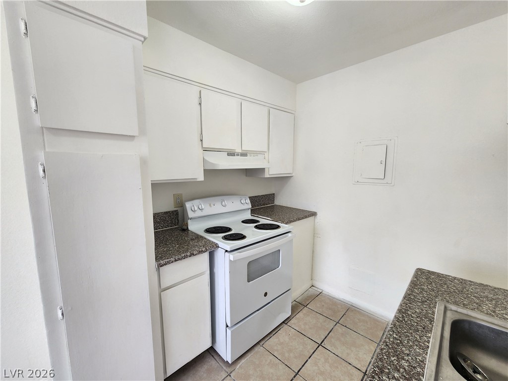 Photo 3 of 2513 Cedar Avenue