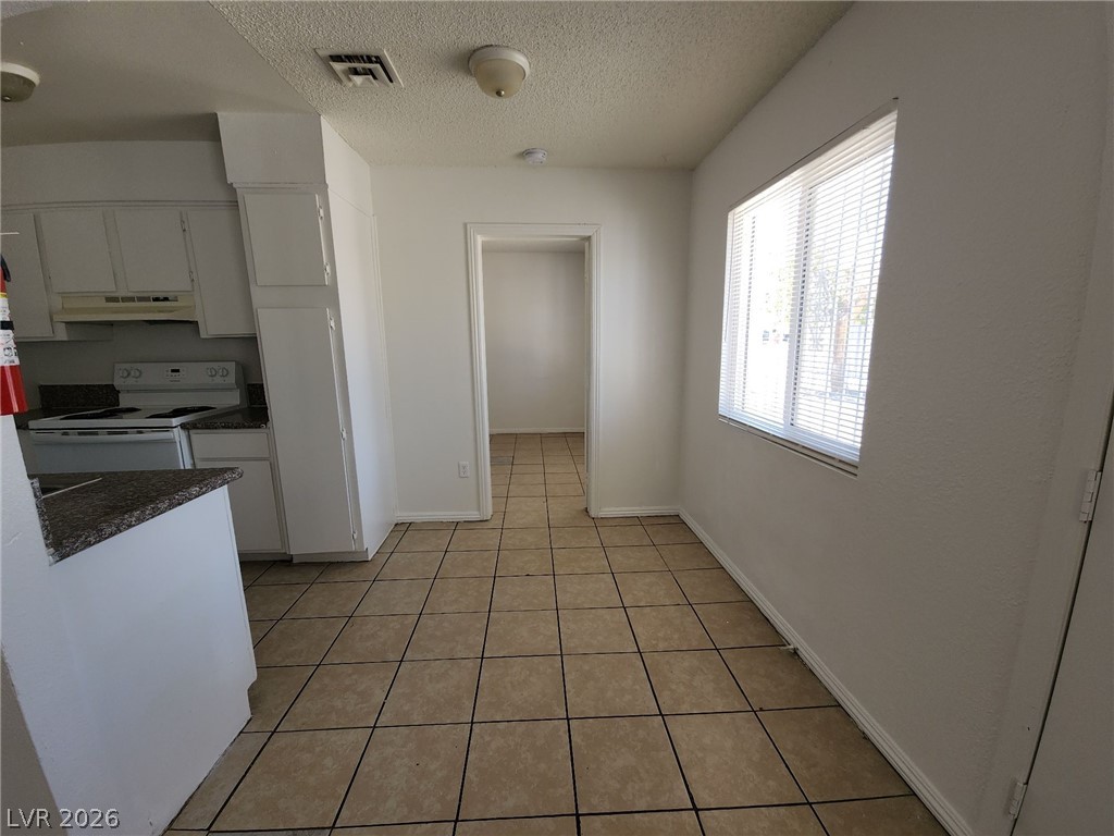 Photo 11 of 24, 2513 Cedar Avenue