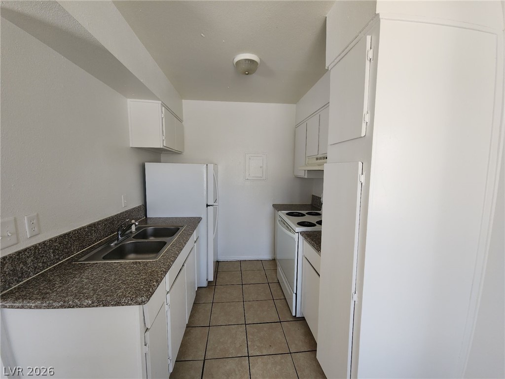 Photo 12 of 24, 2513 Cedar Avenue