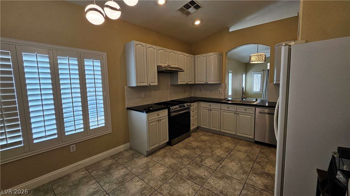 Photo 10 of 31, 7058 Palisade Grove Court
