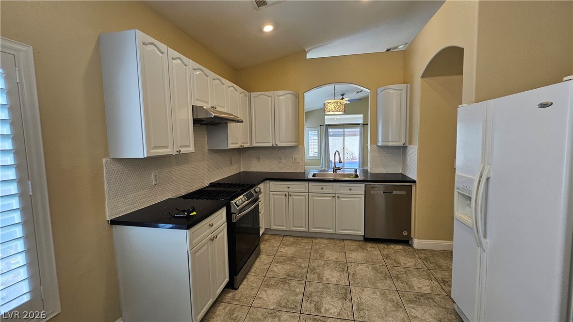 Photo 11 of 31, 7058 Palisade Grove Court