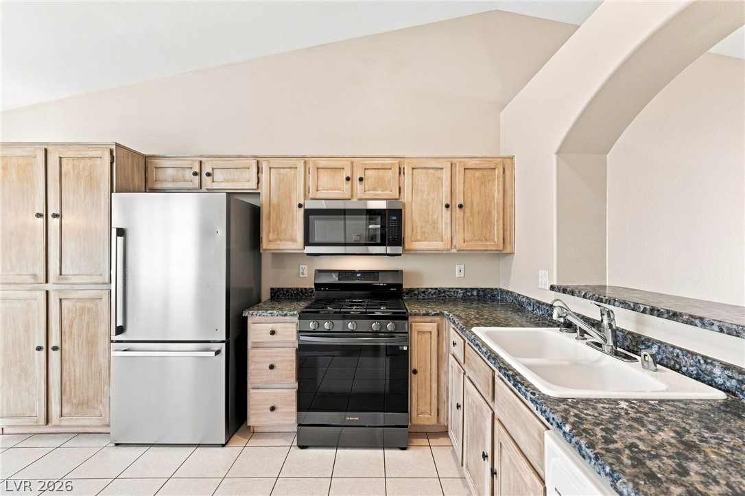 Photo 6 of 31, 904 Shadowfax Road