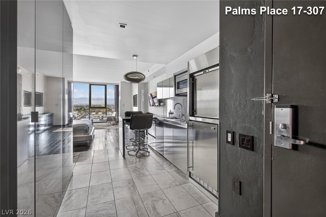 Photo 6 of 47, 4381 W Flamingo Road #1707