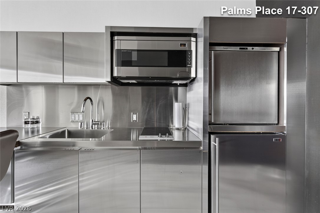 Photo 10 of 47, 4381 W Flamingo Road #1707