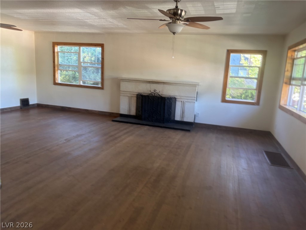 Photo 3 of 1071 Canyon Street