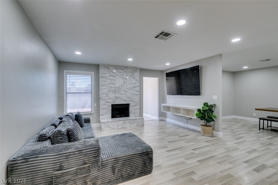 Photo 4 of 847 Shoreview Drive