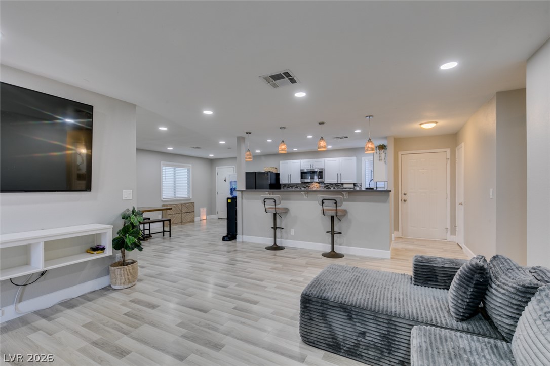Photo 6 of 24, 847 Shoreview Drive