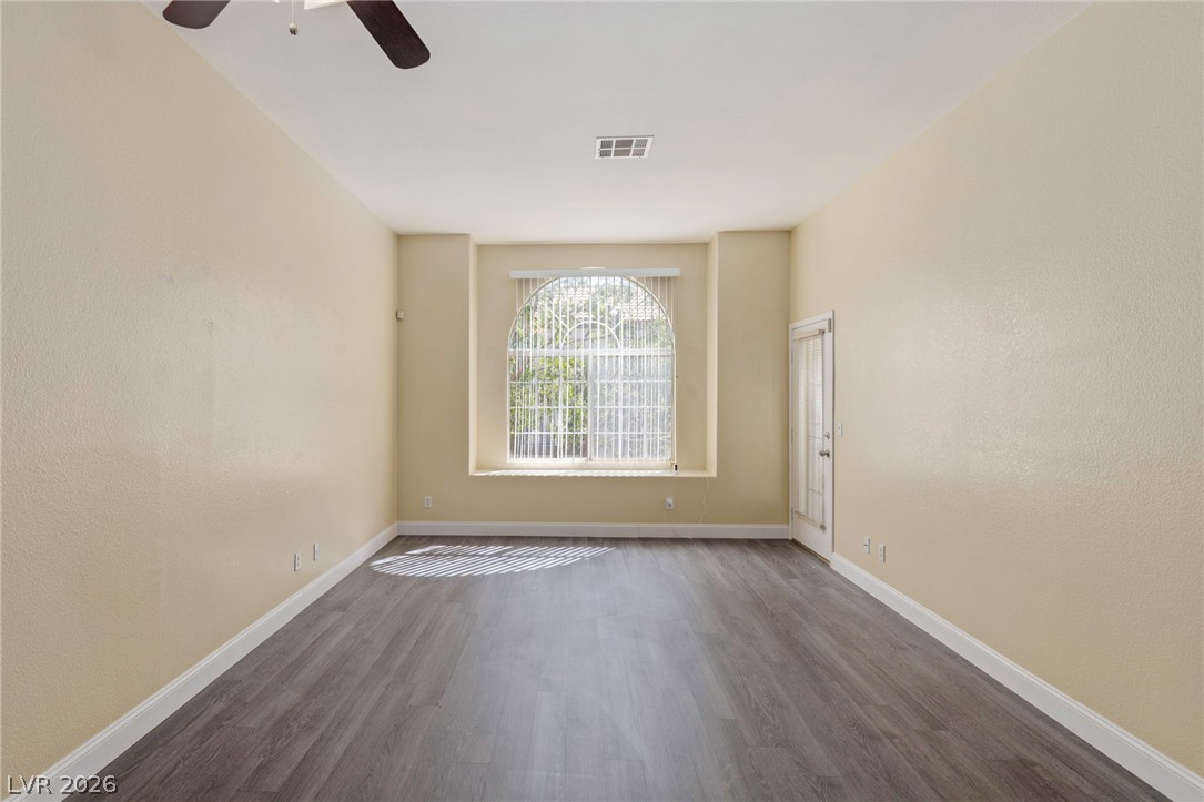Photo 9 of 24, 3125 N Buffalo Drive #2153