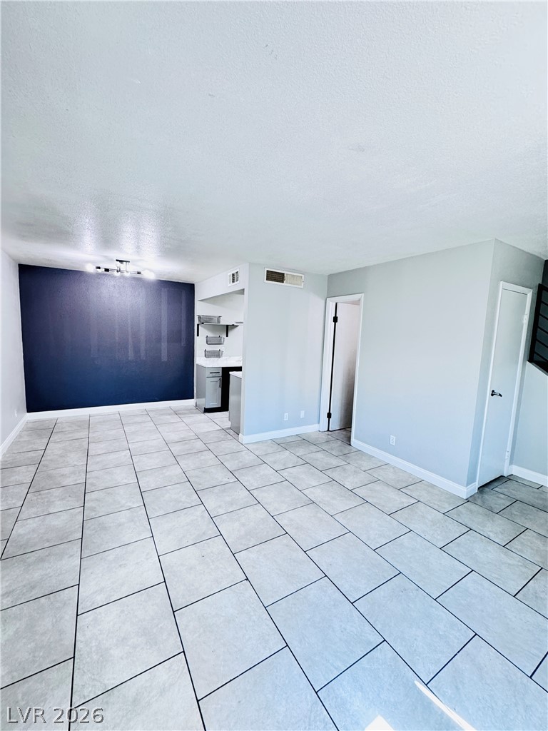Photo 4 of 3671 Villa Knolls East Drive