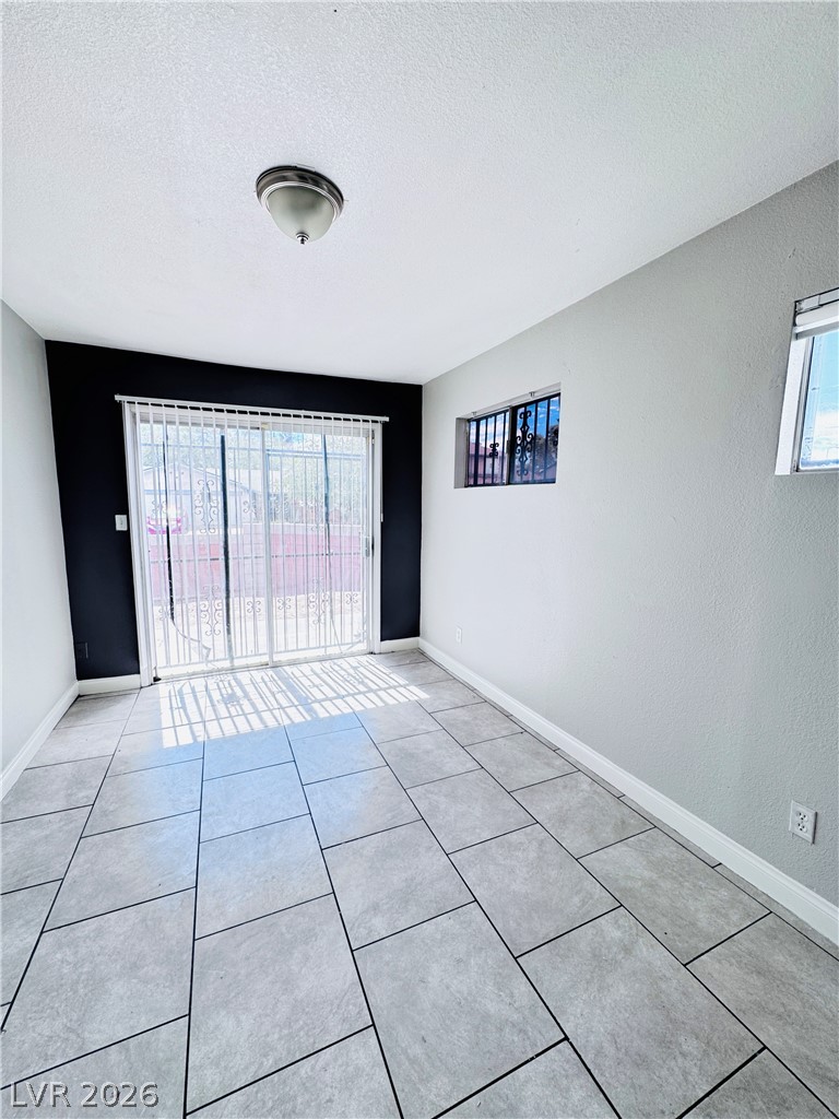 Photo 13 of 42, 3671 Villa Knolls East Drive