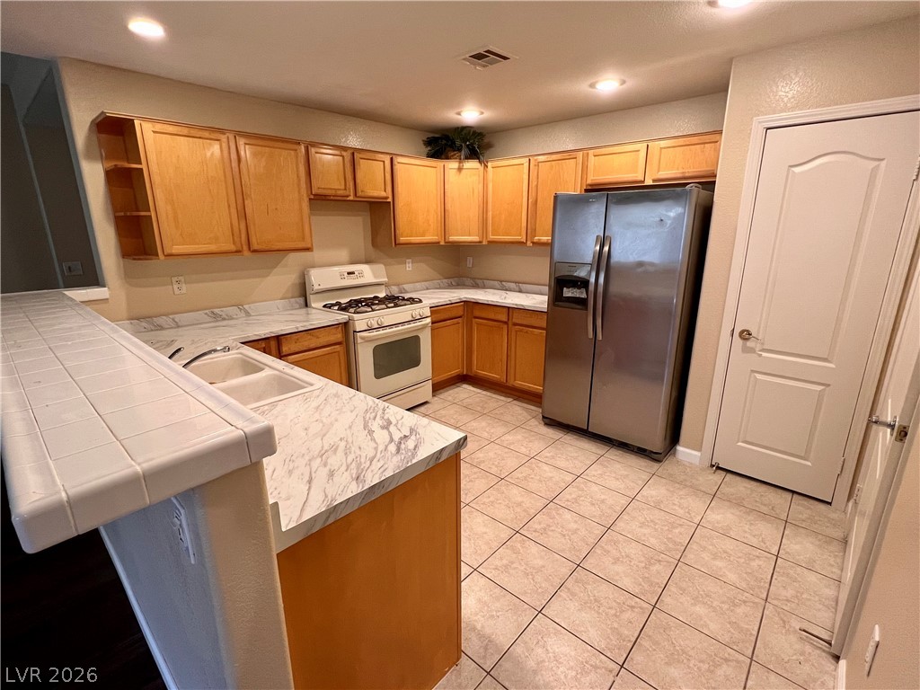 Photo 11 of 18, 2325 Windmill Parkway #1813
