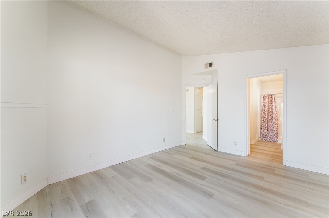 Photo 16 of 28, 1909 Plumas Court