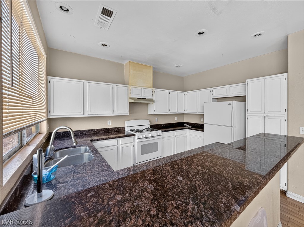 Photo 10 of 27, 6664 Goldencreek Way