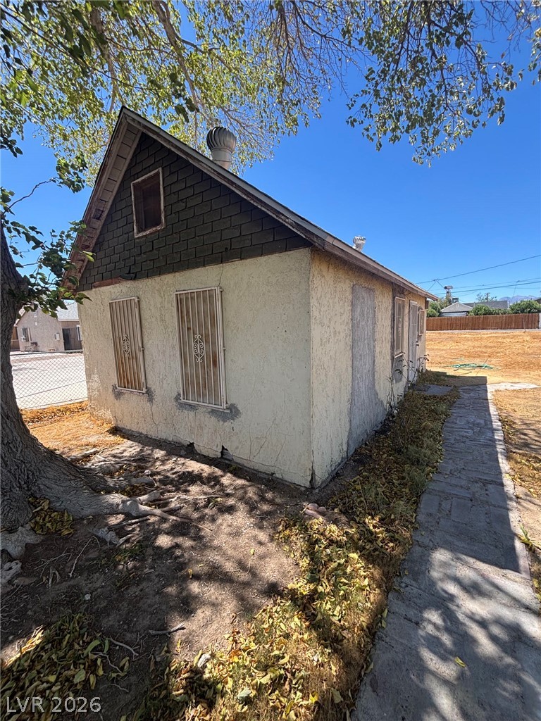 Photo 5 of 1821 Hoover Street