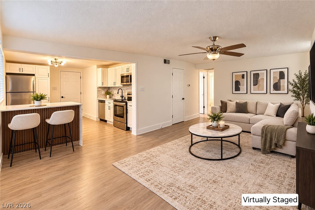 Photo 2 of 2206 E Oakey Boulevard