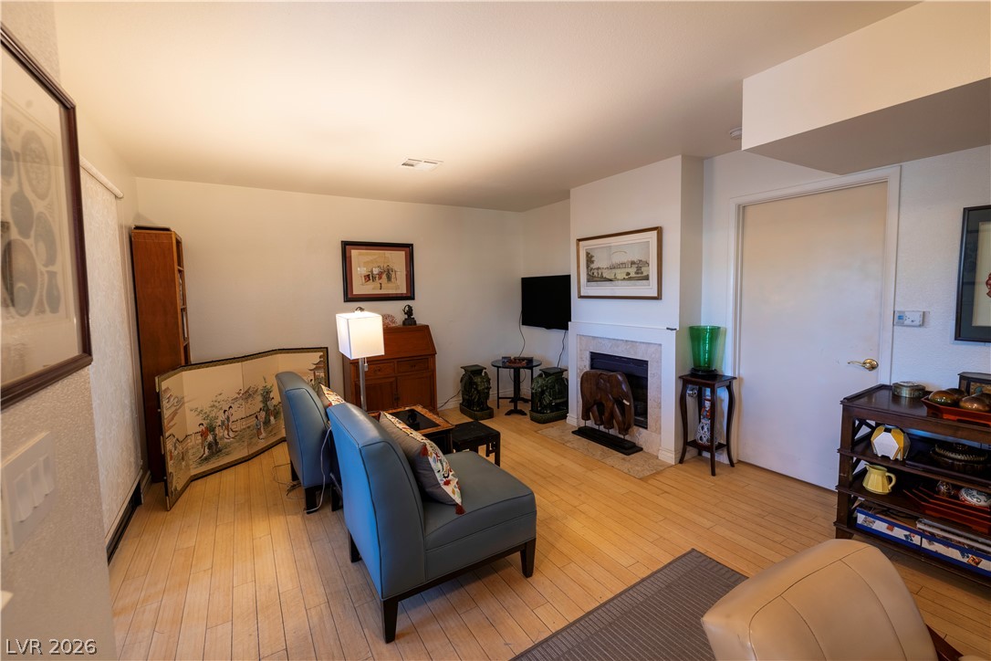 Photo 7 of 30, 4847 S Torrey Pines Drive #102