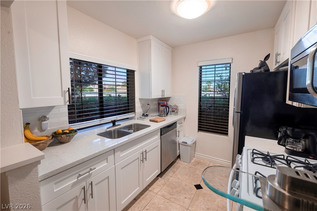 Photo 8 of 30, 4847 S Torrey Pines Drive #102
