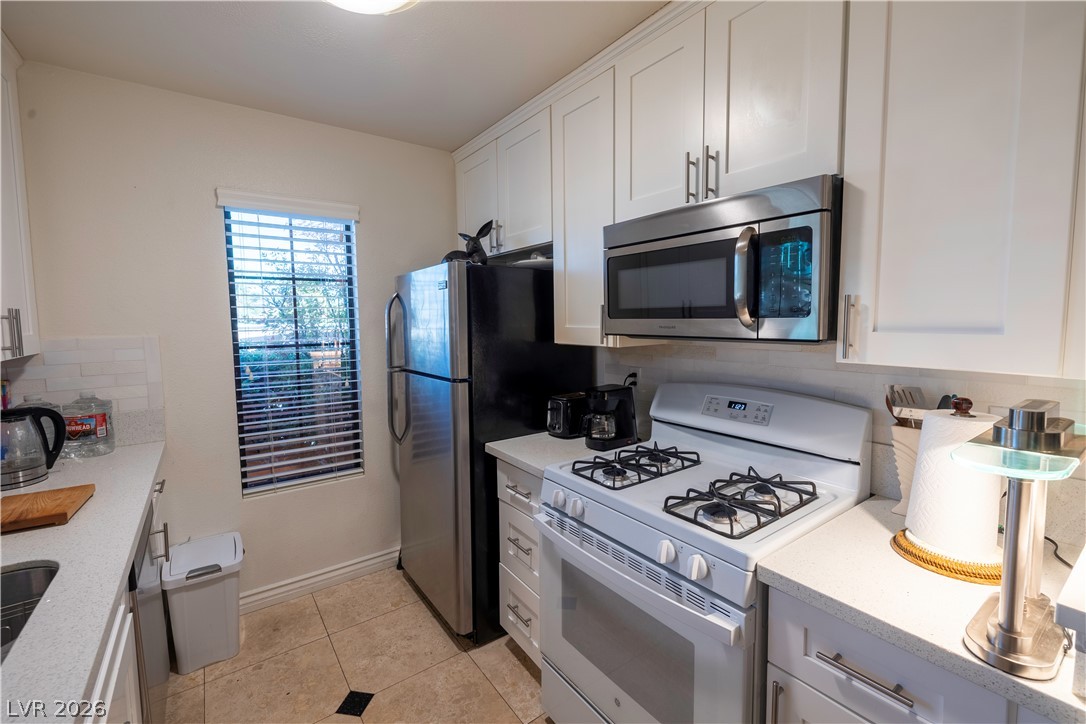 Photo 9 of 30, 4847 S Torrey Pines Drive #102