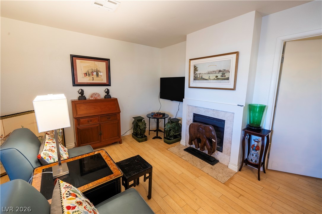 Photo 10 of 30, 4847 S Torrey Pines Drive #102