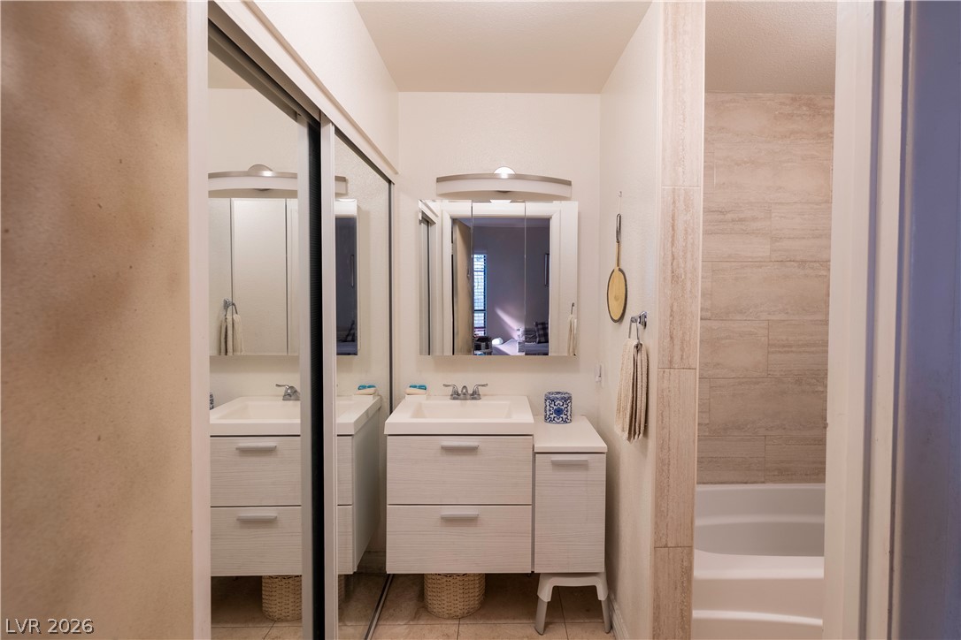 Photo 15 of 30, 4847 S Torrey Pines Drive #102