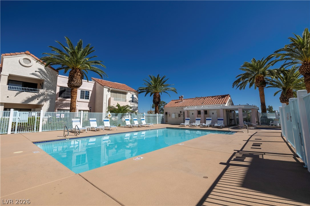 Photo 18 of 30, 4847 S Torrey Pines Drive #102