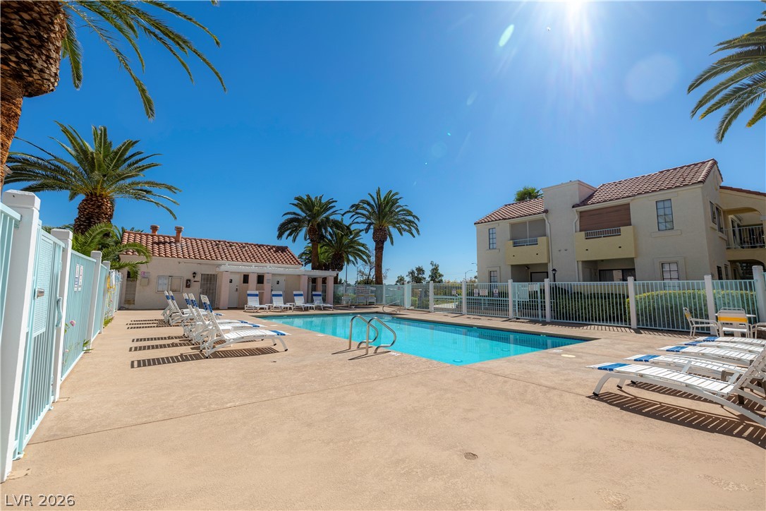 Photo 19 of 30, 4847 S Torrey Pines Drive #102