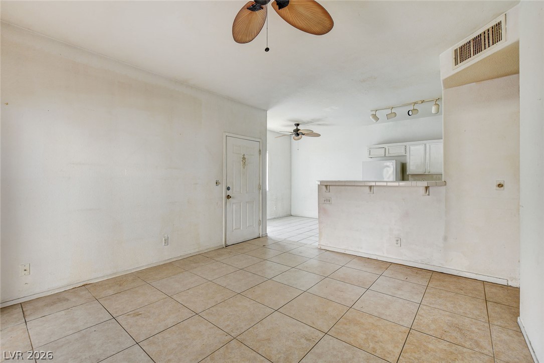 Photo 6 of 32, 2110 Los Feliz Street #1023
