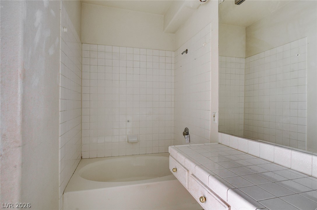 Photo 30 of 32, 2110 Los Feliz Street #1023