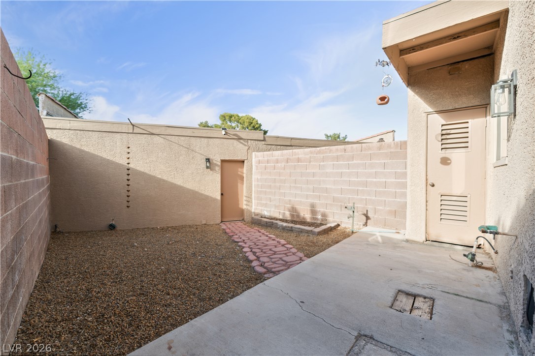 Photo 20 of 26, 3357 Narod Street