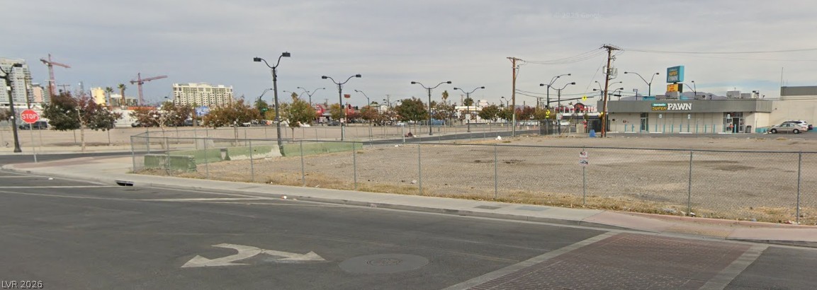 Photo 5 of 90 W Oakey Boulevard