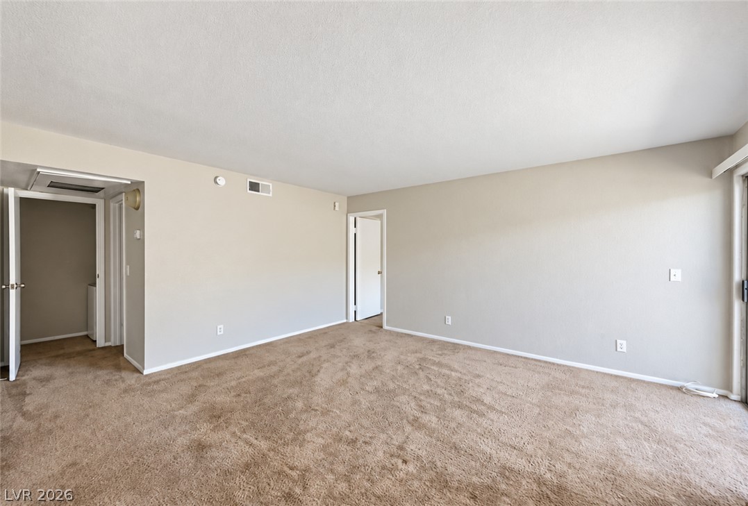 Photo 10 of 22, 2961 Country Manor Lane #14