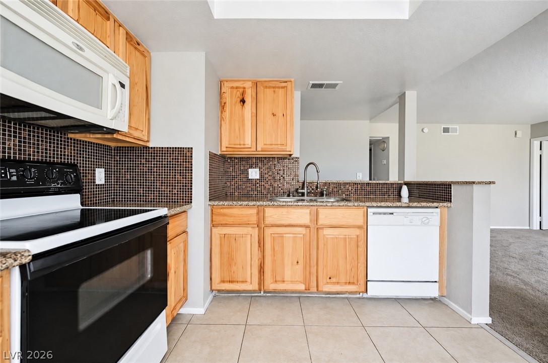 Photo 9 of 22, 2961 Country Manor Lane #14