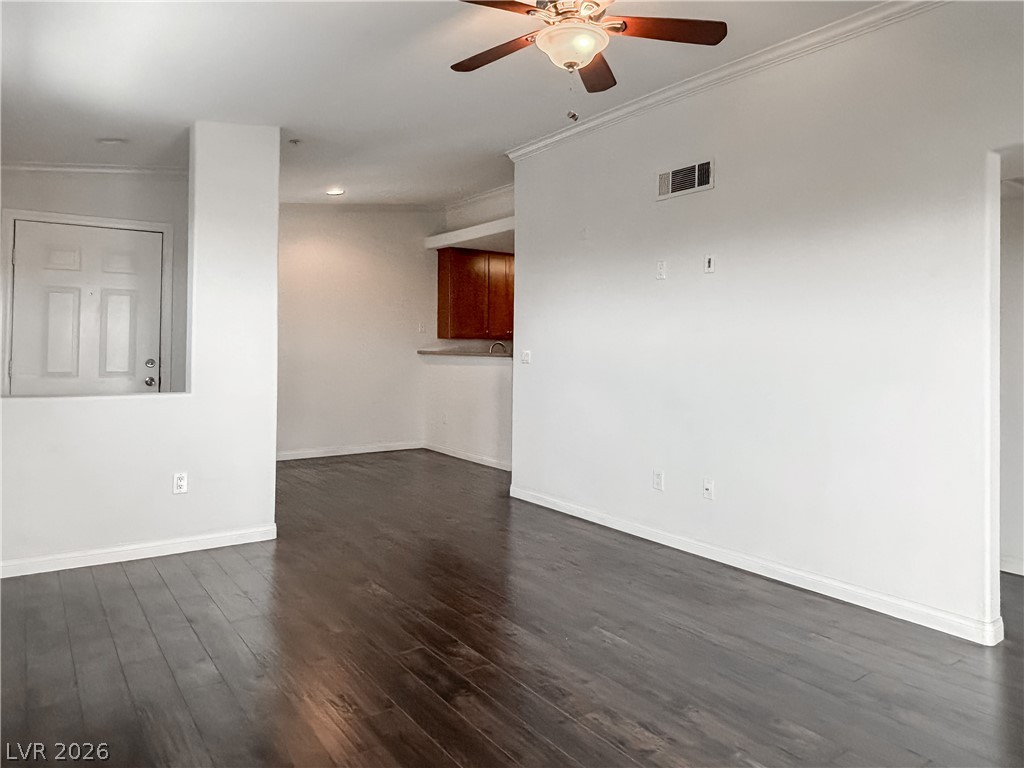 Photo 6 of 29, 4400 S Jones Boulevard #3086