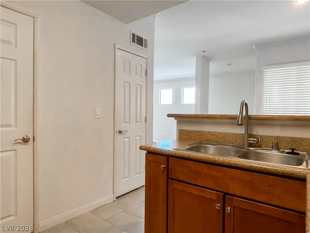 Photo 11 of 29, 4400 S Jones Boulevard #3086
