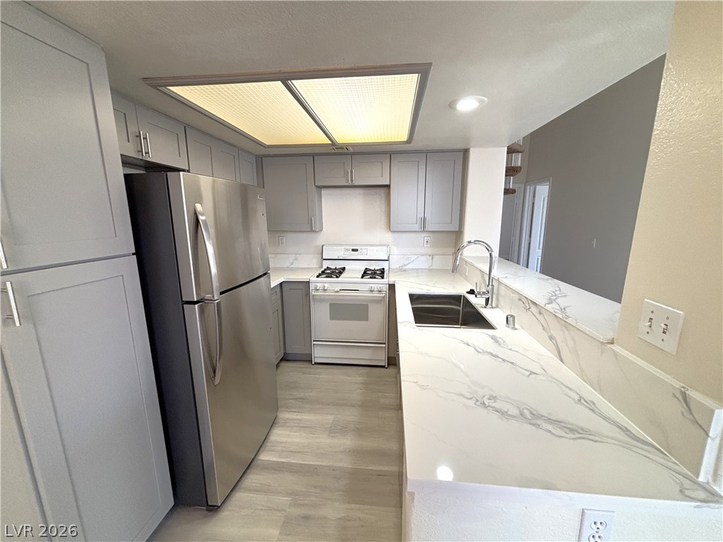 Photo 14 of 48, 5125 W Reno Avenue #2107