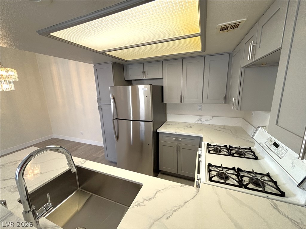 Photo 15 of 48, 5125 W Reno Avenue #2107