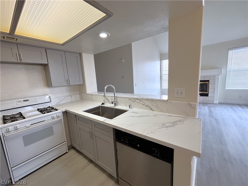 Photo 16 of 48, 5125 W Reno Avenue #2107