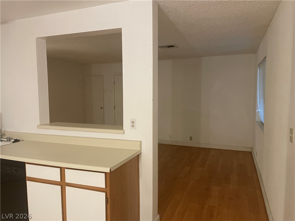 Photo 9 of 26, 5101 Pioneer Avenue #203