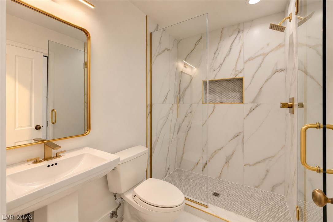Photo 40 of 71, 2001 Silver Avenue