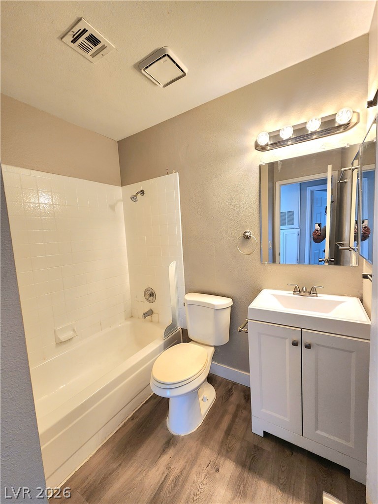 Photo 8 of 17, 2133 Petersham Court #D