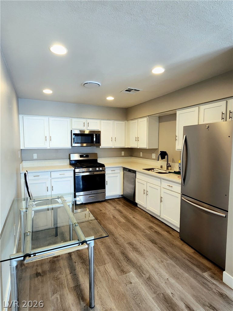 Photo 10 of 17, 2133 Petersham Court #D