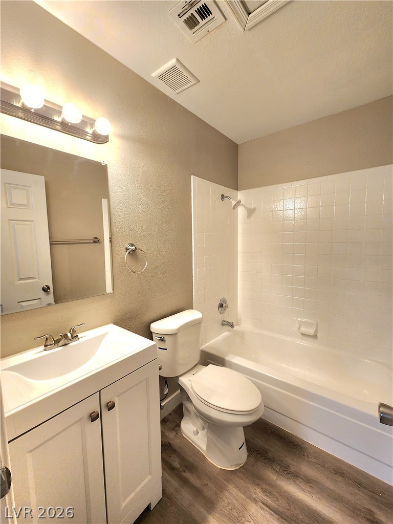 Photo 13 of 17, 2133 Petersham Court #D