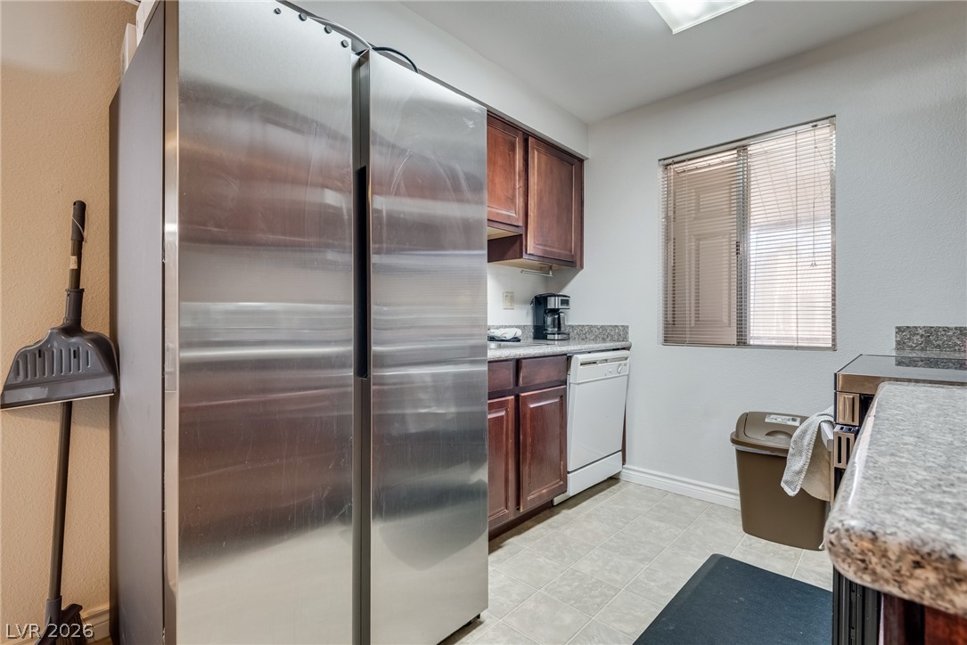 Photo 10 of 25, 5061 River Glen Drive #88