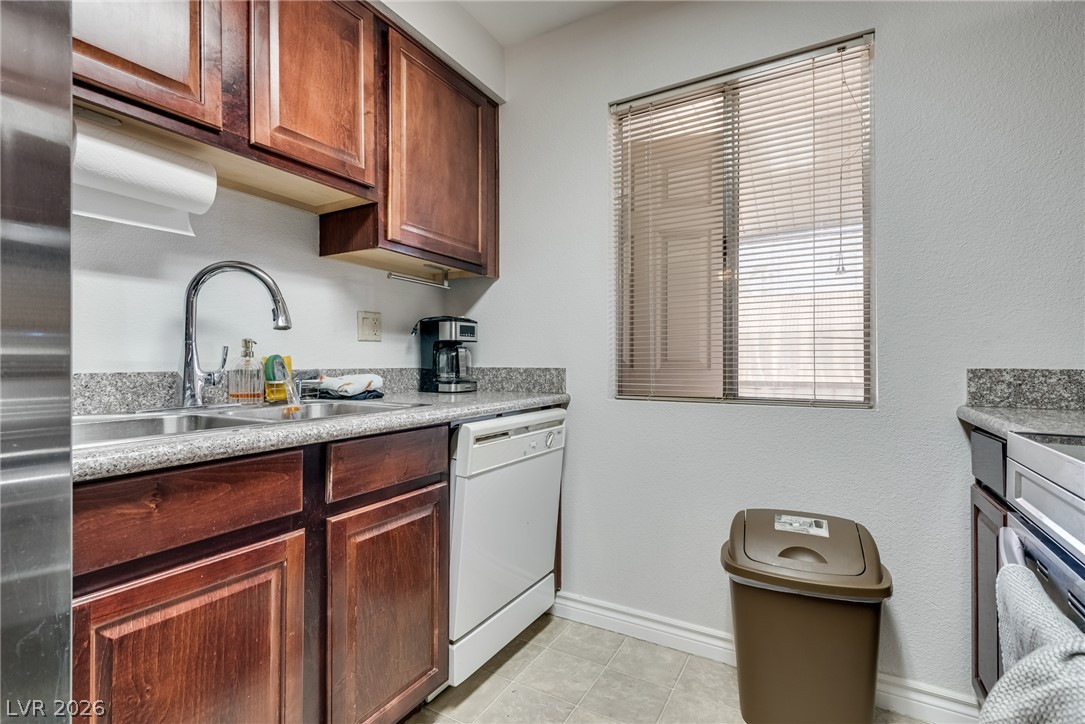 Photo 11 of 25, 5061 River Glen Drive #88