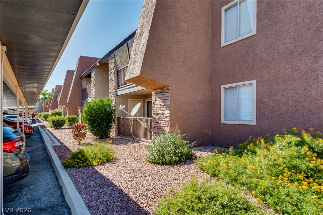 Photo 18 of 25, 5061 River Glen Drive #88